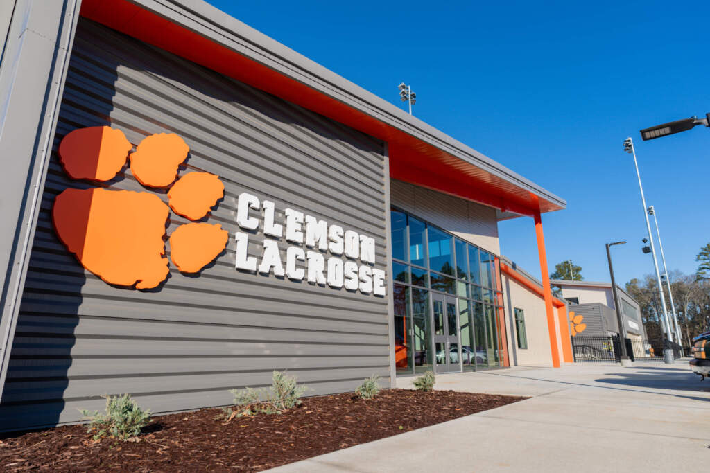 Tigers Sign Five Transfers